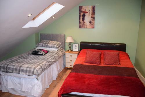 Camborne Avenue Apartment