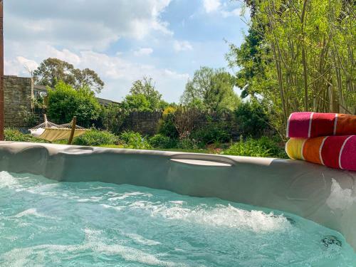 Long Sutton Villa Sleeps 13 With Pool