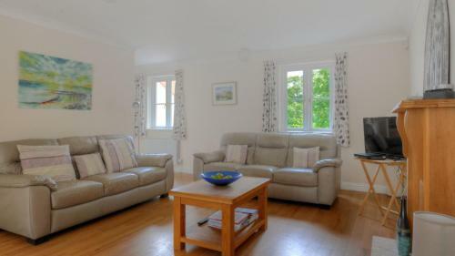 1 Woodroffe Meadow
