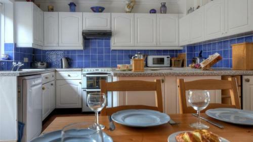 2 Kersbrook Gardens