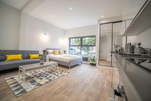 Serviced Apartments Luton - Central Boutique Studio By Opulent Living