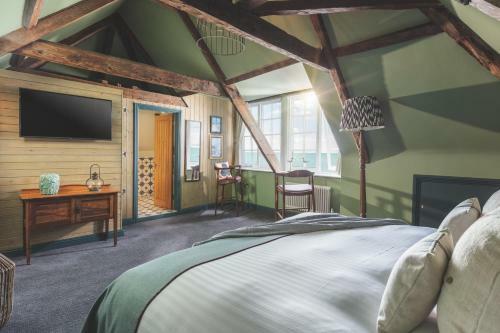 Posada Rock Point Inn