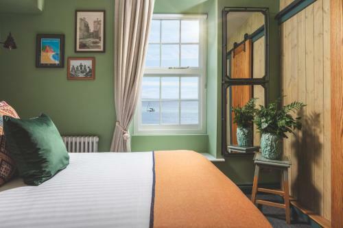 Posada Rock Point Inn