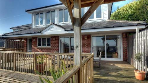 4 Coram Court