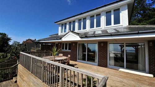 4 Coram Court