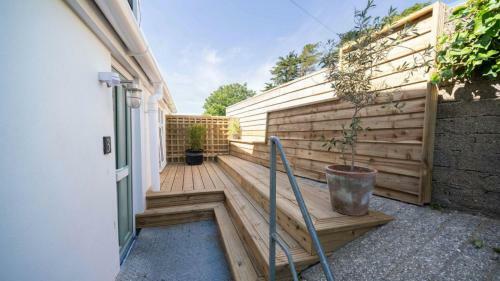 2 Beach Way House