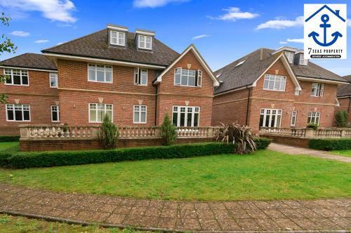 Luxury Apartment W Big Balcony Maidenhead