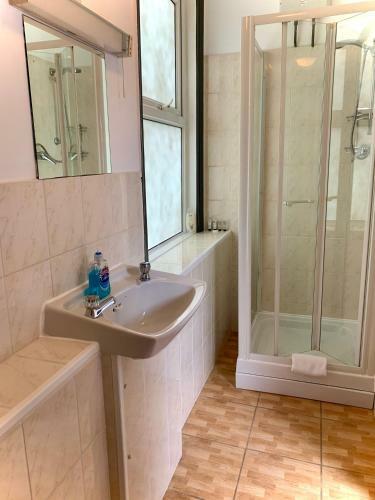 Hostal Yally Hotel