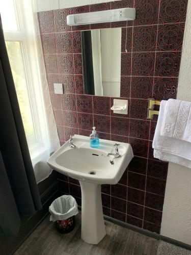 Hostal Yally Hotel