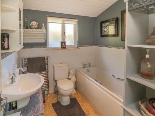 4 Bulmer Farm Lodge