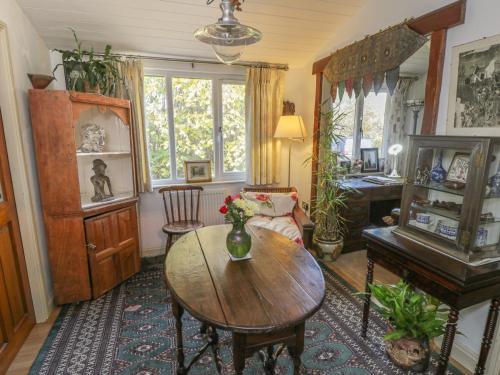4 Bulmer Farm Lodge