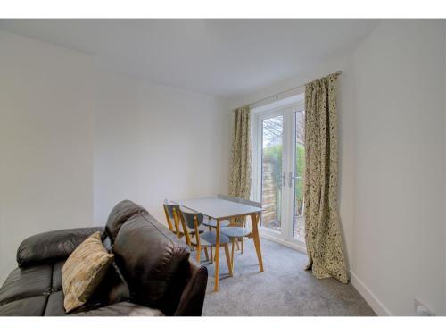 Gorgeous 3 Bed Home Near Manchester Airport