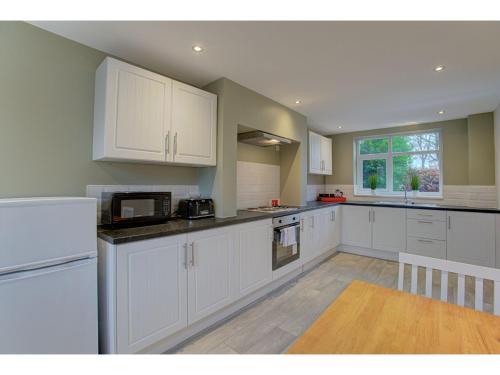 Gorgeous 3 Bed Home Near Manchester Airport
