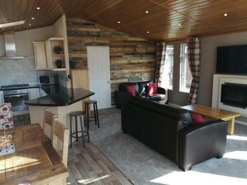 Crystal Lodge With Hot Tub