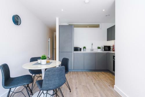 Hilltop Serviced Apartments - Piccadilly