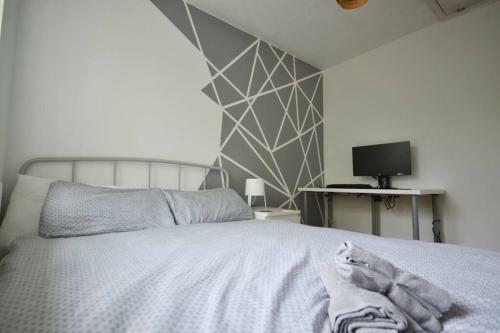 Minster House - King Size Bed And 2 Bunk Beds