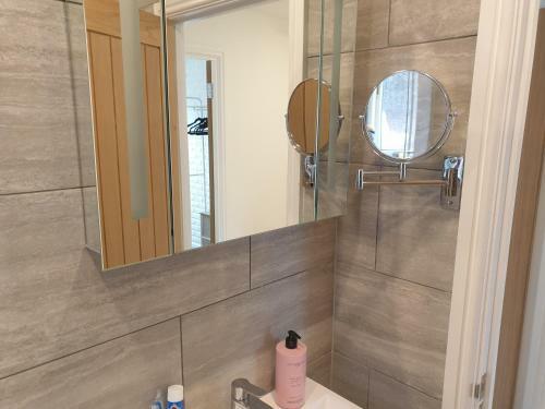 Marlow's Emerald 3 Bed House Sleeps 8 Guests