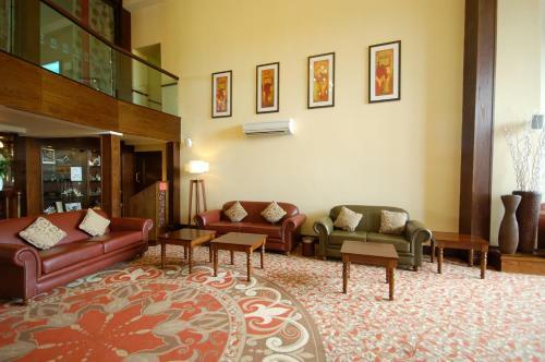 Best Western Plus Pastures Hotel