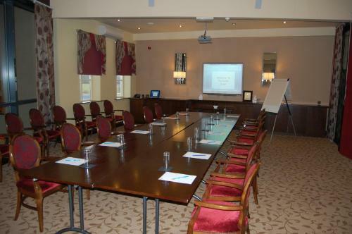 Best Western Plus Pastures Hotel