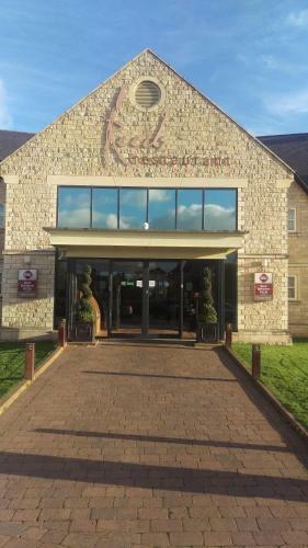 Best Western Plus Pastures Hotel
