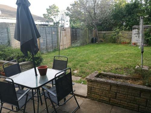Contractor Accommodation- Central Mk Location Spacious Garden Fast Wifi Parking