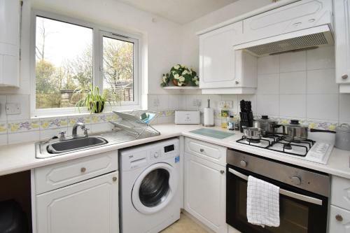 Contractor Accommodation- Central Mk Location Spacious Garden Fast Wifi Parking