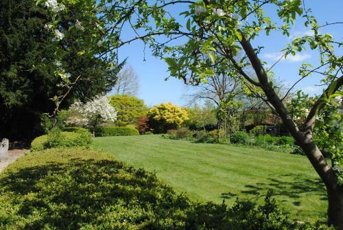 8 Angel Yard, Midhurst