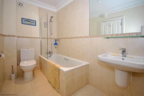 8 Angel Yard, Midhurst