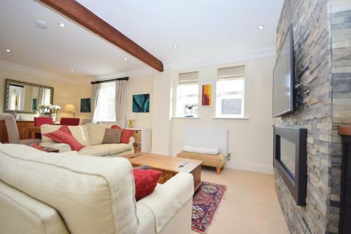 8 Angel Yard, Midhurst