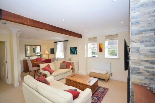 8 Angel Yard, Midhurst