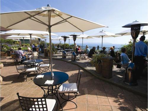 Posada Pebble Beach Restaurant, Terrace And Rooms