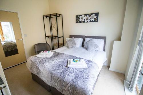 Apartamento Large Modern Contractor House With Balcony & Private Parking - Cmk By Comfy Workers