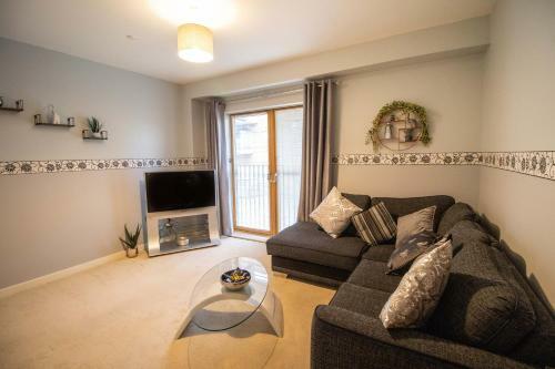 Apartamento Large Modern Contractor House With Balcony & Private Parking - Cmk By Comfy Workers