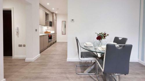 Luxury Serviced Apartments Milburn House