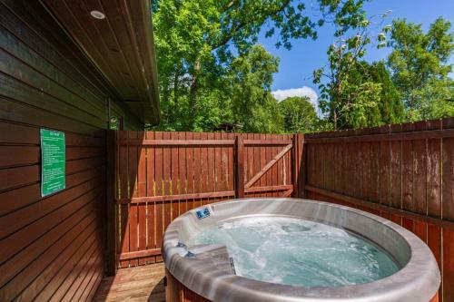 Birch Lodge 20 With Hot Tub Newton Stewart