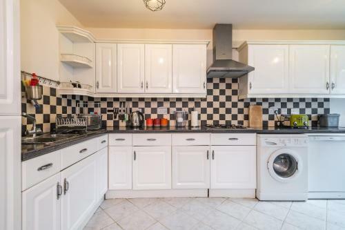 Apartamento Large Contractor House & Private Parking By Comfyworkers