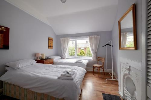 3 Bed House With Private Outdoor Space In Mold!