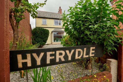 3 Bed House With Private Outdoor Space In Mold!