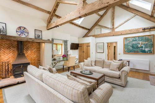 Morville Villa Sleeps 14 With Wifi