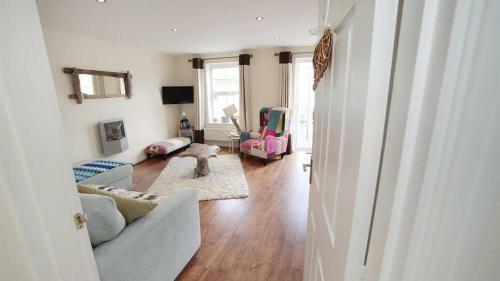 312 William Gammon Dr, Limeslade