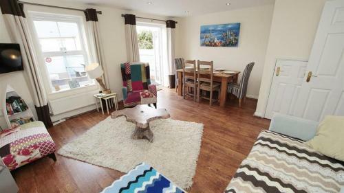 312 William Gammon Dr, Limeslade