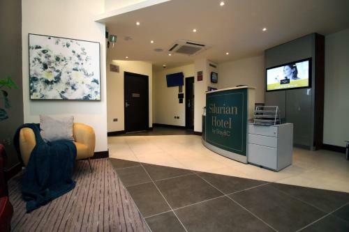 Silurian Hotel Double Bedroom By Staybc