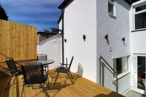Aneurin House By Staybc