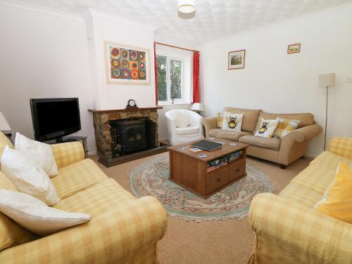 18 Polvella Close