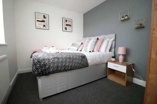 Usk House By Staybc