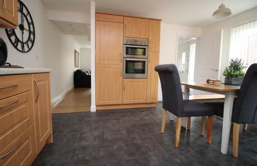 Usk House By Staybc