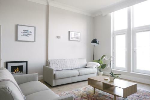 Tides - Luxury Sea Views Apartment