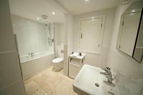 Fistral Beach Garden Apartment 3