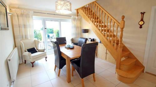 Higher Lane, Langland