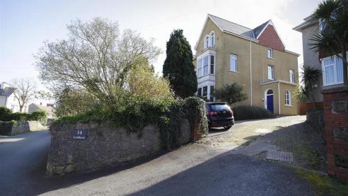 Lyndhurst Apartment, Langland